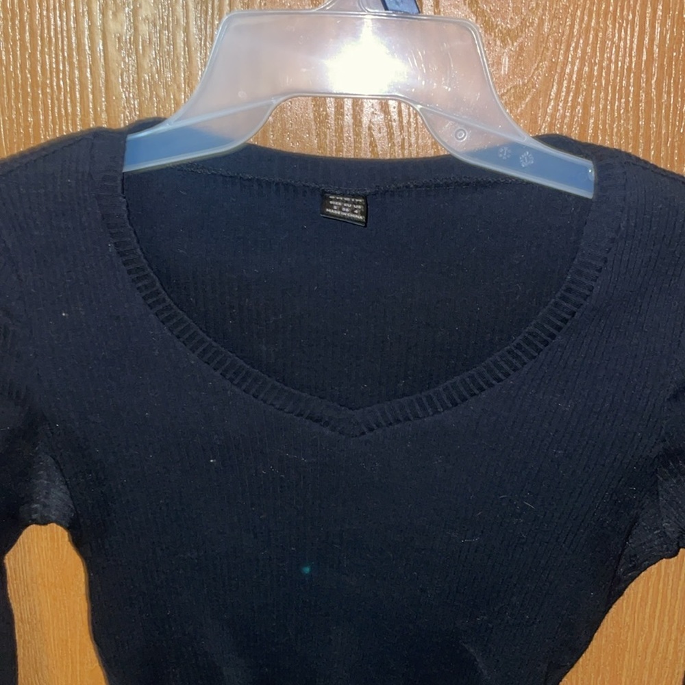 Cropped Long Sleeve Ribbed Top - Picture 2 of 2